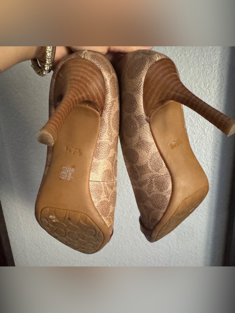 Coach Waverly signature buckle pumps - Picture 4 of 6